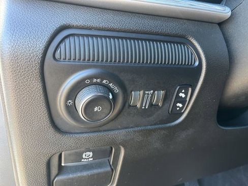 Used 2024 Jeep Wagoneer L Series II w/ Flexible Seating Group image 25