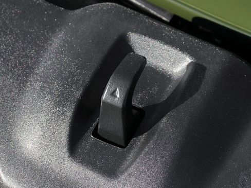 Used 2022 Jeep Wrangler Sport S image 39