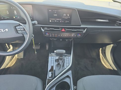 Used 2025 Kia Niro LX image 11