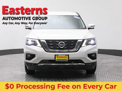 Used 2020 Nissan Pathfinder SL AWD/4WD image 2