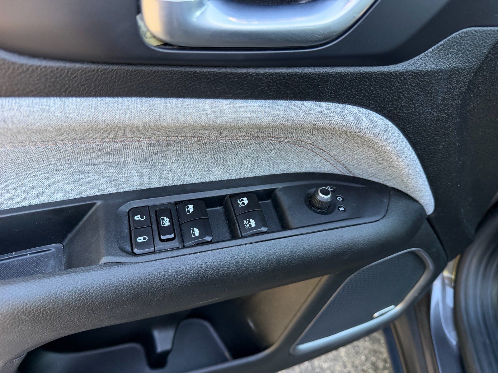 Used 2023 Jeep Compass Latitude w/ Sun and Sound Group AWD/4WD image 20