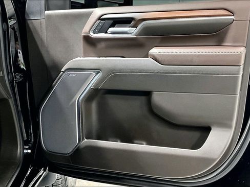 Used 2025 GMC Sierra 3500 Denali w/ Denali Reserve Package image 23