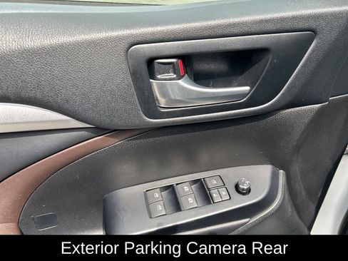 Used 2018 Toyota Highlander XLE AWD/4WD image 14