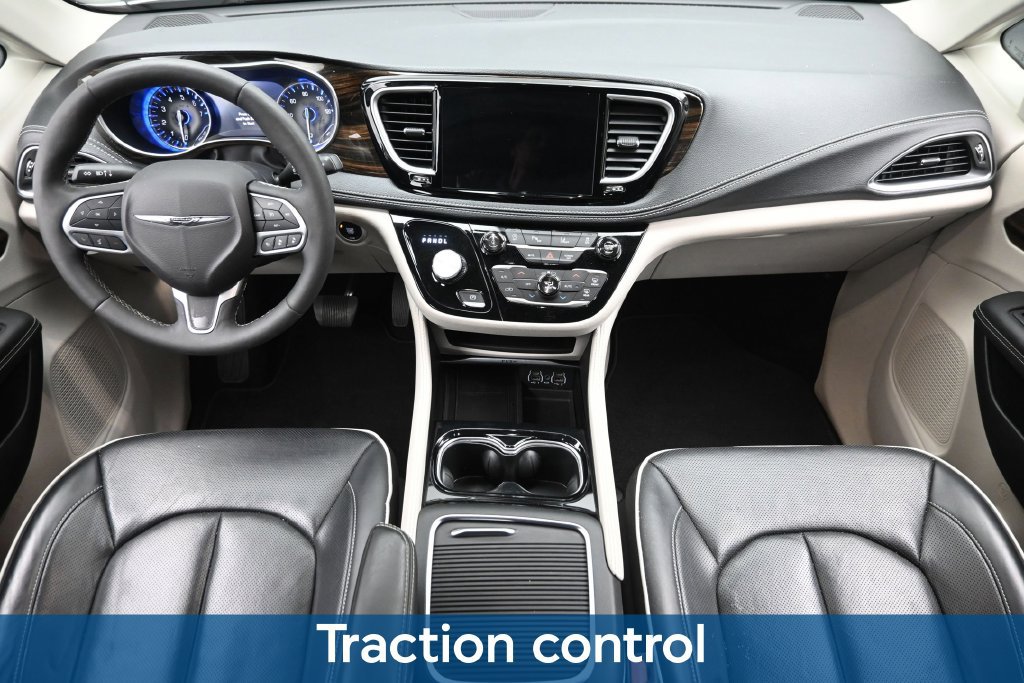 Used 2024 Chrysler Pacifica Limited FWD image 17