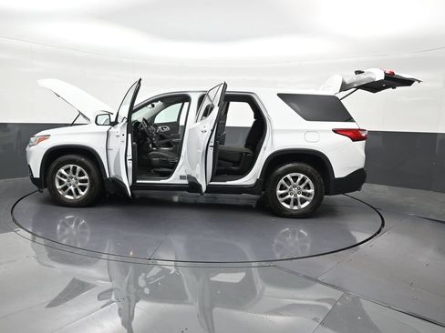 Used 2021 Chevrolet Traverse LS FWD image 34