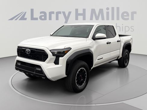 Used 2024 Toyota Tacoma TRD Off-Road AWD/4WD image 1