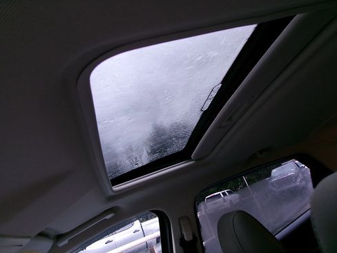 Used 2021 Ford EcoSport SE w/ SE Convenience Package image 9