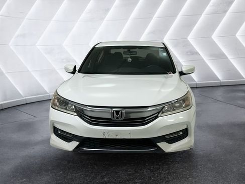 Used 2017 Honda Accord Sport image 2