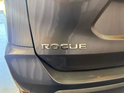 Used 2017 Nissan Rogue SV FWD image 10