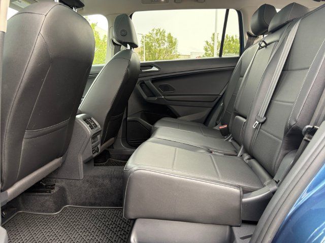 Used 2020 Volkswagen Tiguan SEL AWD/4WD image 17