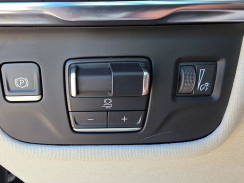 Used 2022 Cadillac Escalade ESV Sport Platinum w/ LPO, ONYX Package AWD/4WD image 16