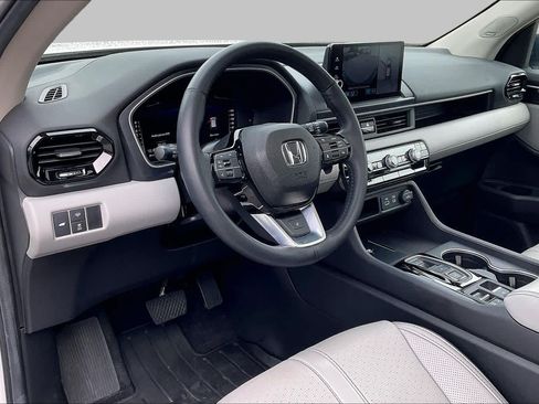Used 2025 Honda Pilot Elite image 17