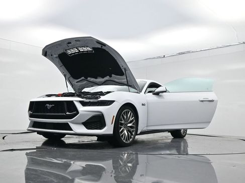 Used 2025 Ford Mustang GT Premium image 27