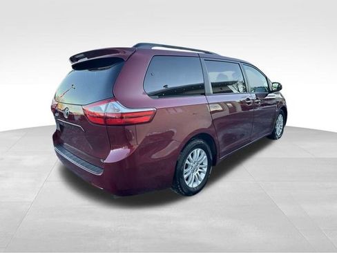 Used 2015 Toyota Sienna XLE image 24