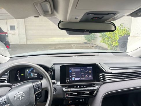 Used 2025 Toyota Camry LE image 33