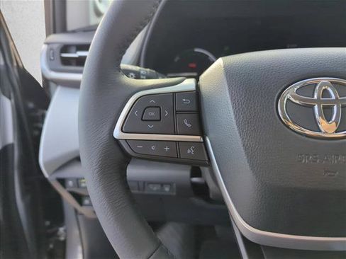 Certified 2026 Toyota Sienna XLE FWD image 14