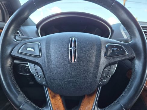 Used 2016 Lincoln MKX Reserve w/ Technology Package FWD image 19