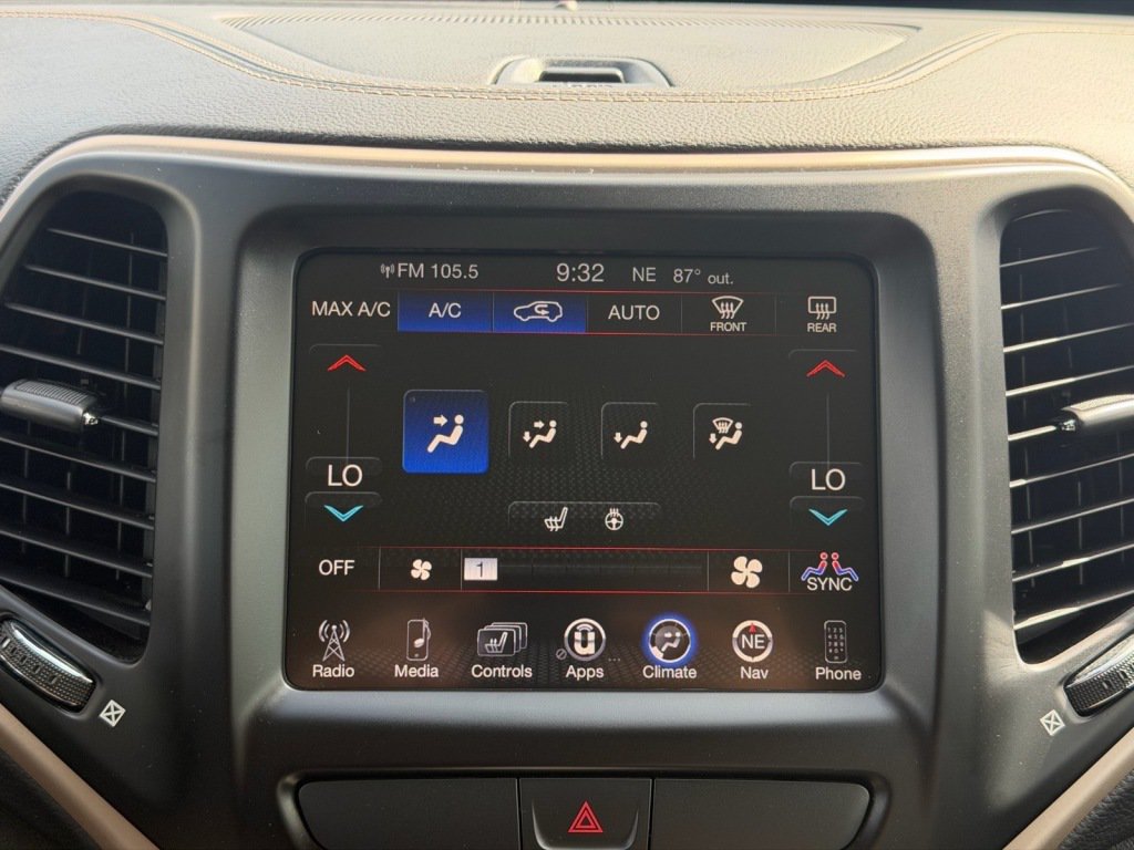 Used 2016 Jeep Cherokee Limited AWD/4WD image 13