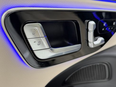 Used 2025 Mercedes-Benz E 350 4MATIC Sedan image 30
