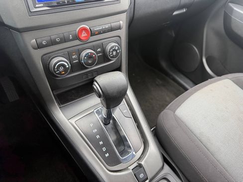 Used 2013 Chevrolet Captiva Sport LT FWD image 17