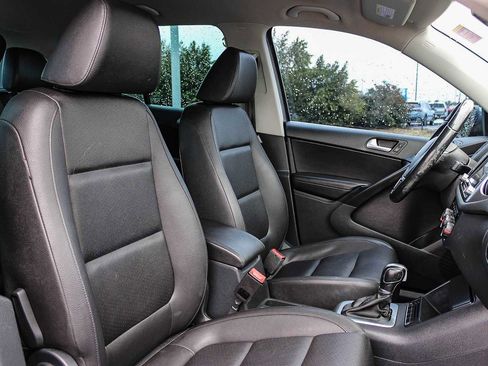 Used 2015 Volkswagen Tiguan SE image 16