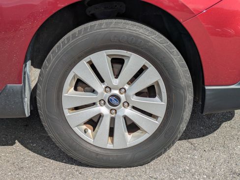 Used 2019 Subaru Outback 2.5i Premium image 11