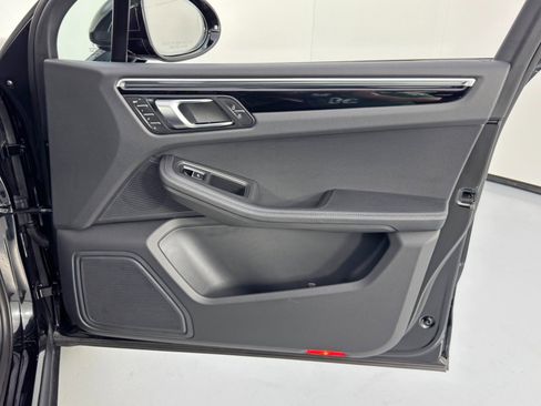 Used 2024 Porsche Macan image 44