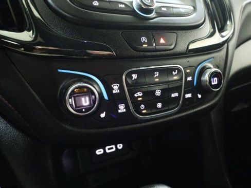 Used 2022 Chevrolet Equinox RS FWD image 18