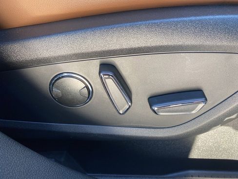 Used 2023 Lincoln Nautilus Reserve w/ Monochromatic Package image 12