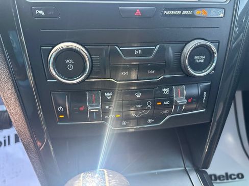 Used 2019 Ford Explorer XLT w/ Equipment Group 202A AWD/4WD image 27
