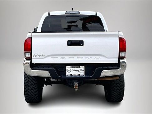 Used 2018 Toyota Tacoma SR5 image 6