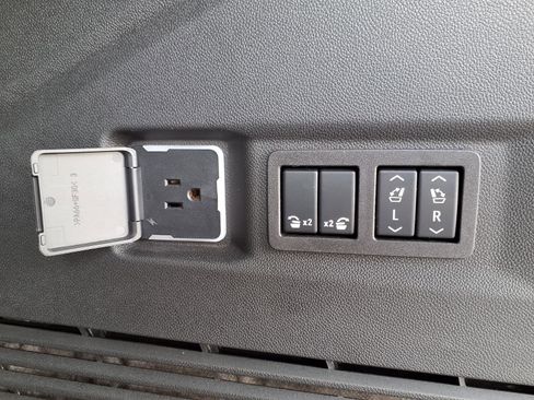 Used 2025 Chevrolet Tahoe Premier image 30