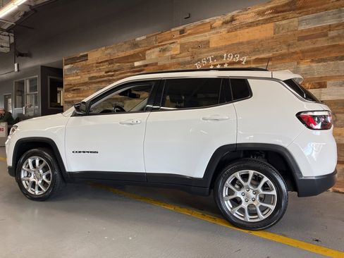 Used 2022 Jeep Compass Latitude image 19