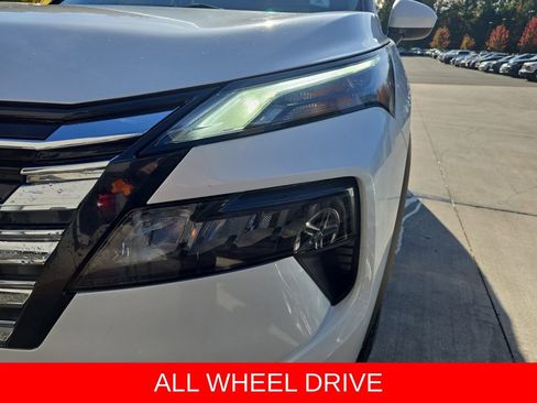 Used 2024 Nissan Rogue SV image 33