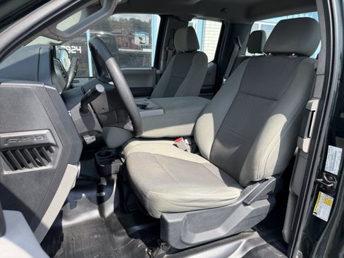 Used 2015 Ford F150 XL w/ Equipment Group 101A Mid AWD/4WD image 13