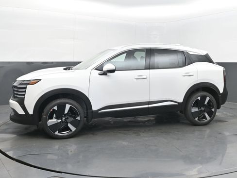 New 2025 Nissan Kicks SR image 4