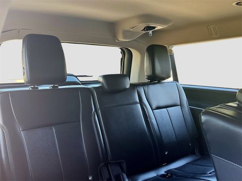 Used 2023 Ford Expedition Max XLT image 27