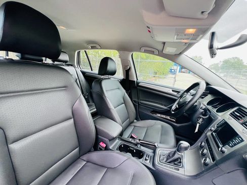 Used 2015 Volkswagen Golf TDI S image 12