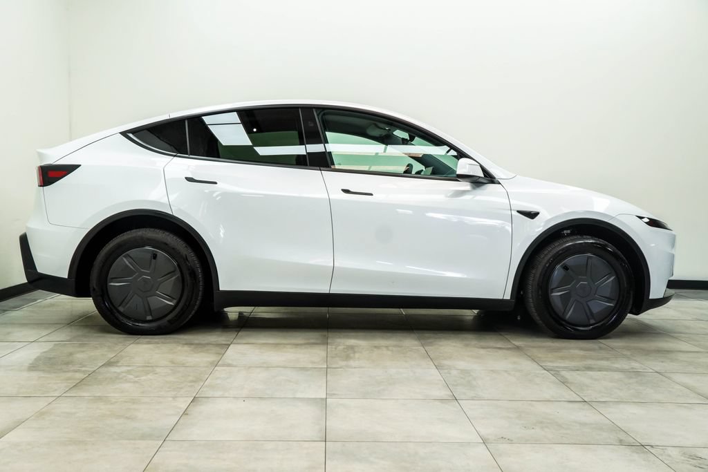 Used 2026 Tesla Model Y 2WD image 7