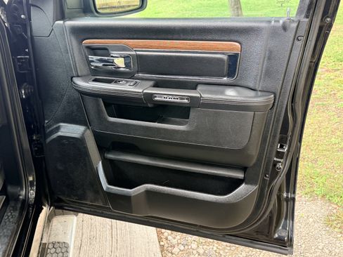 Used 2018 RAM 1500 Laramie RWD image 28