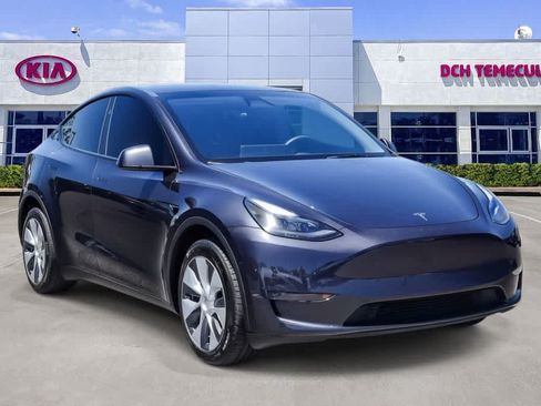 Used 2024 Tesla Model Y Long Range AWD/4WD image 3