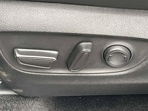 Used 2024 Toyota Highlander XLE image 14