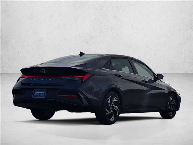 Used 2025 Hyundai Elantra SEL FWD image 5
