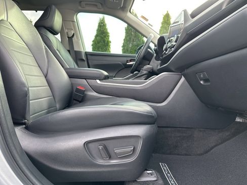 Certified 2023 Toyota Highlander XLE image 37