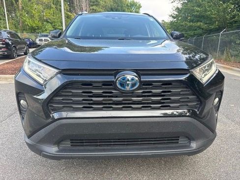 Used 2019 Toyota RAV4 XLE AWD/4WD image 2