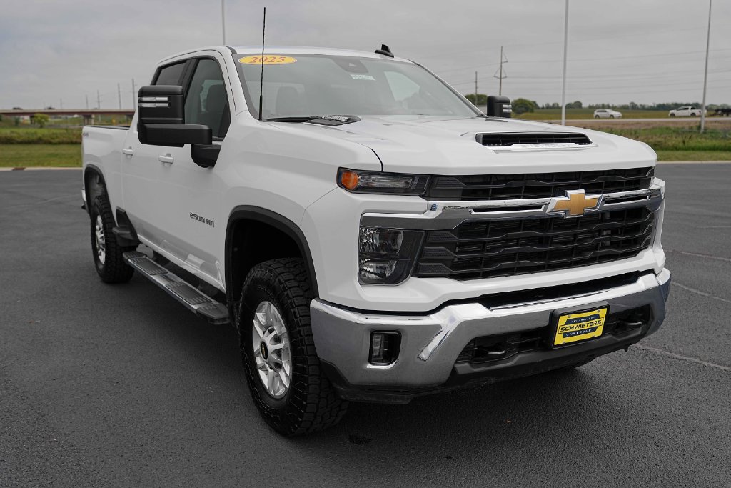 Used 2025 Chevrolet Silverado 2500 LT w/ Convenience Package AWD/4WD image 5
