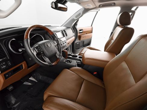 Used 2018 Toyota Sequoia Platinum image 12