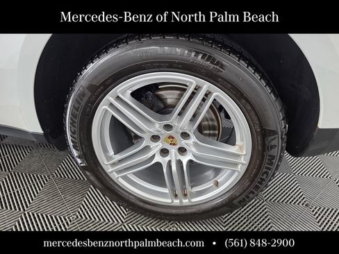 Used 2021 Porsche Macan AWD/4WD image 17