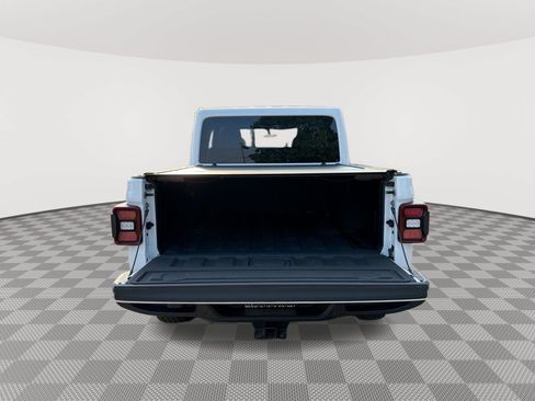 Used 2020 Jeep Gladiator Overland AWD/4WD image 9