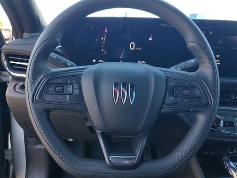 Used 2025 Buick Envista Preferred image 13